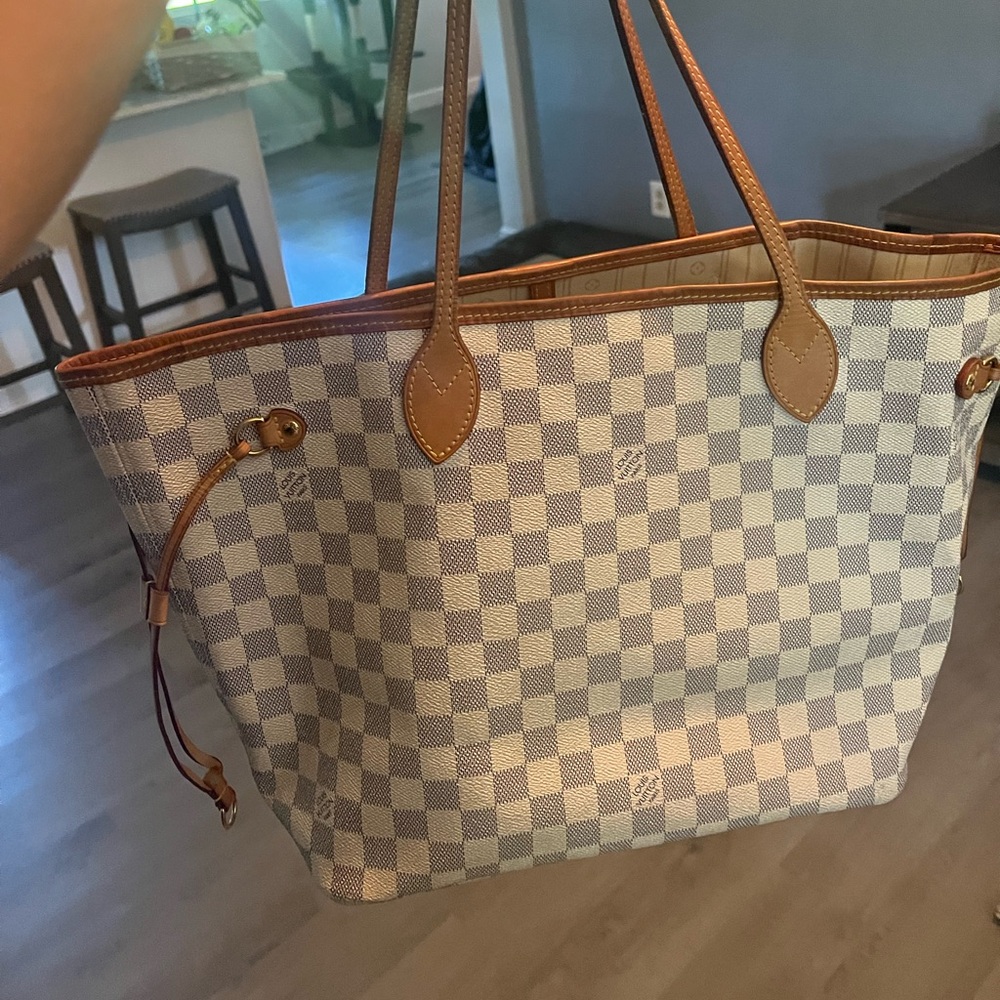 Pre-owned Luois Vuitton Neverfull MM Damier Azur Tote bag.